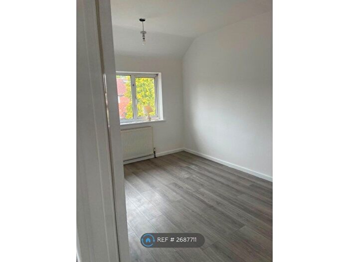 3 Bedroom Semi Detached House To Rent In Ashton Avenue, York, YO30