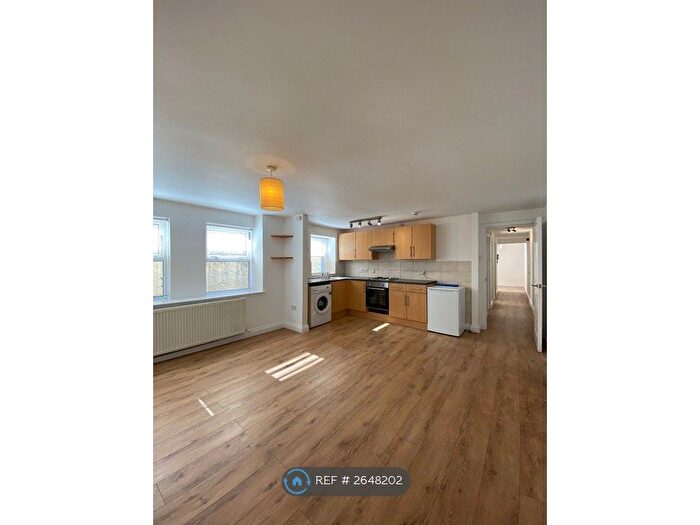 2 Bedroom Flat To Rent In Lammas Street, Carmarthen, SA31