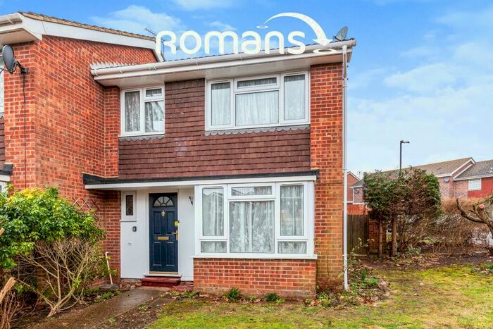 3 Bedroom Semi-Detached House To Rent In Radcot Close, SL6