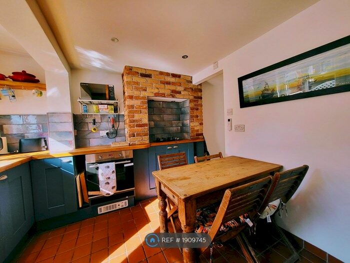 2 Bedroom Terraced House To Rent In Tackleway, Hastings, TN34