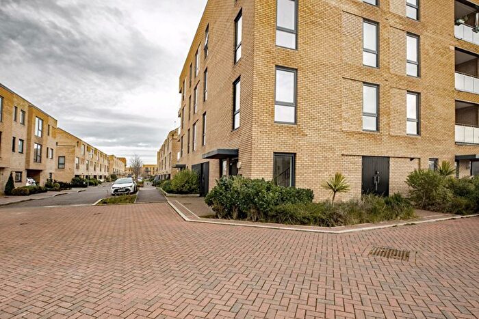 2 Bedroom Flat To Rent In Ellis Road, Cambridge, CB2