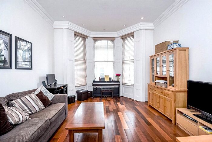 2 Bedroom Flat To Rent In Campden Hill Gardens, Campden Hill, W8