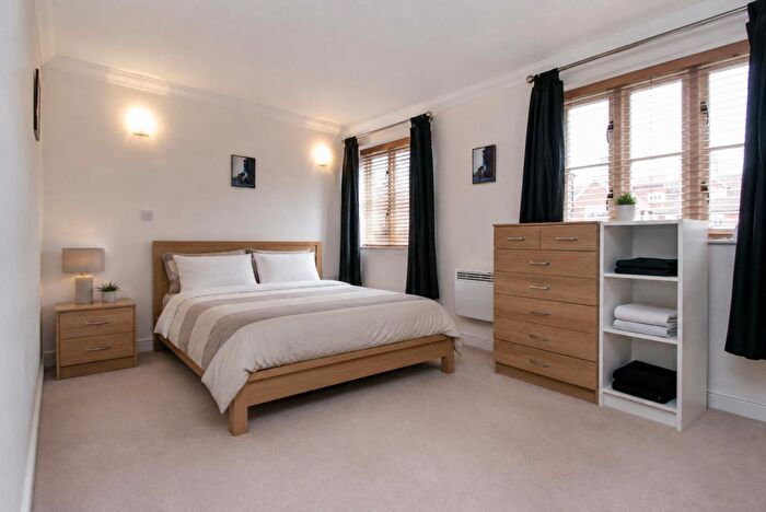 1 Bedroom Property To Rent In Elizabeth Drive, Banstead, SM7