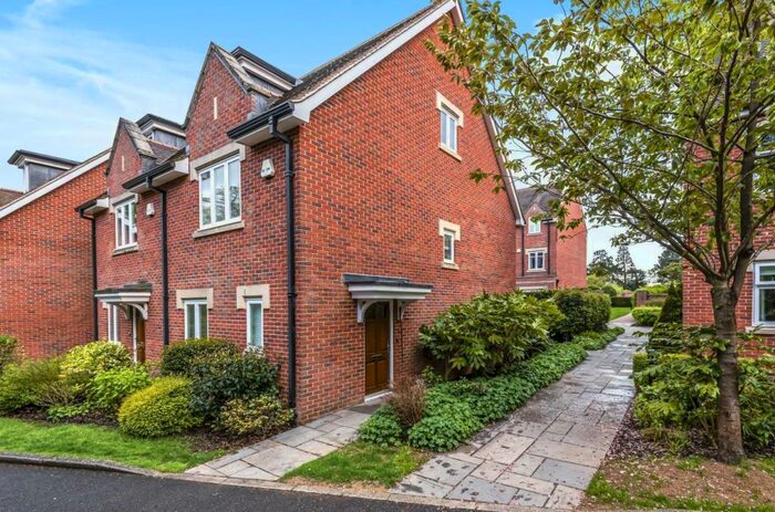 3 Bedroom End Of Terrace House To Rent In Summers Place, Stane Street, Billingshurst, RH14