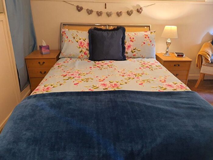 2 Bedroom Detached House For Sale In Ponthenry, Llanelli, SA15