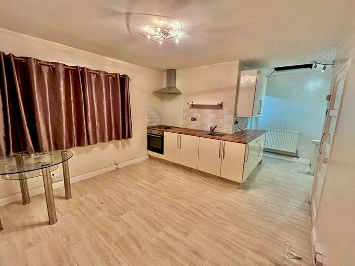 2 Bedroom Flat To Rent In Manor Way, Borehamwood, North London WD6