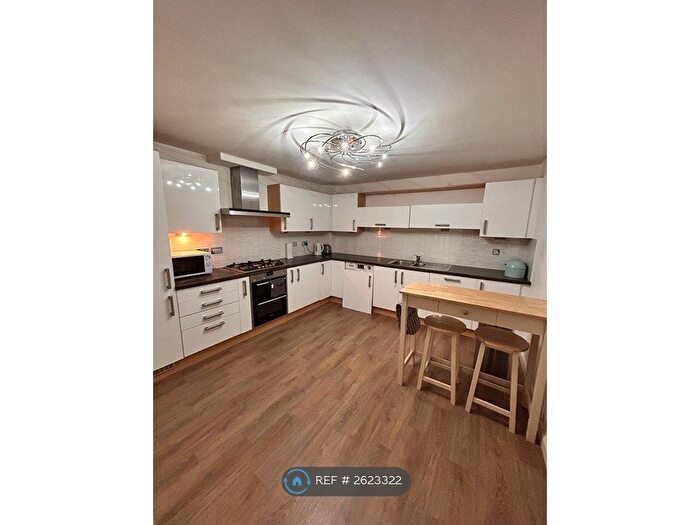 3 Bedroom Flat To Rent In Chesterfield Gardens, Glasgow, G12