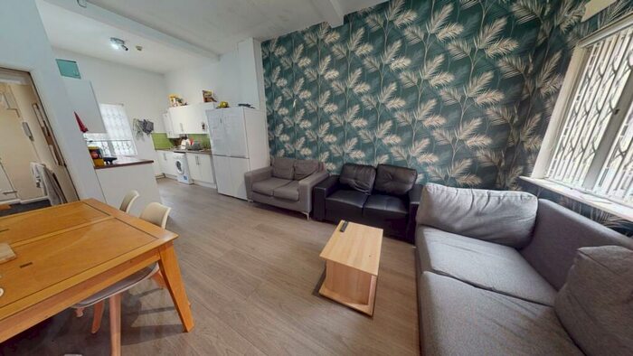 6 Bedroom Terraced House To Rent In Raleigh Street, NG7