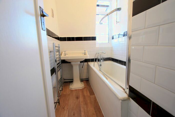 1 Bedroom Flat To Rent In Leigham Avenue, London, SW16