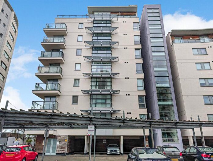 1 Bedroom Flat For Sale In Mercury Gardens, Romford, RM1