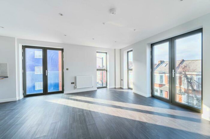 1 Bedroom Flat To Rent In Hassop Road, Cricklewood, London, NW2