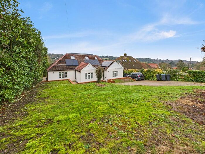 5 Bedroom Detached House For Sale In Woodplace Lane, Coulsdon, CR5