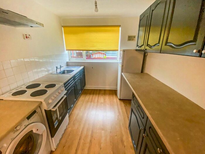 2 Bedroom Flat To Rent In Denis Close, Leicester, LE3