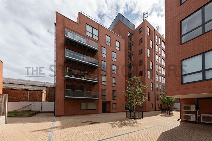 2 Bedroom Flat To Rent In Cunard Apartments, Walthamstow, E17