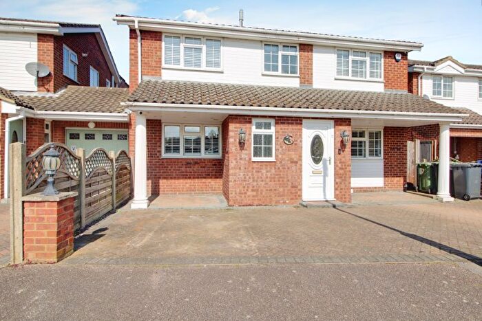 4 Bedroom Detached House For Sale In Walnut Close, Blunham Village, Bedfordshire, MK44