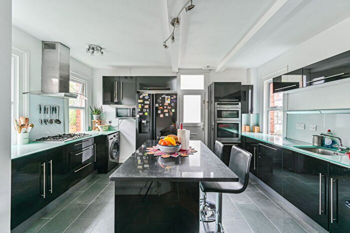 3 Bedroom Flat For Sale In Homefield Road, Bromley, BR1