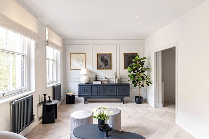 2 Bedroom Flat For Sale In Kensington Gardens Square, London, W2