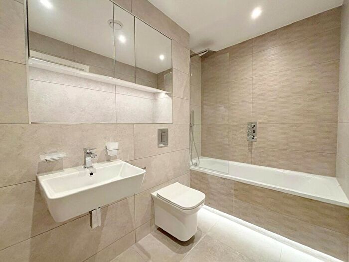 1 Bedroom Flat To Rent In Farnborough Road, Farnborough, Surrey, GU14