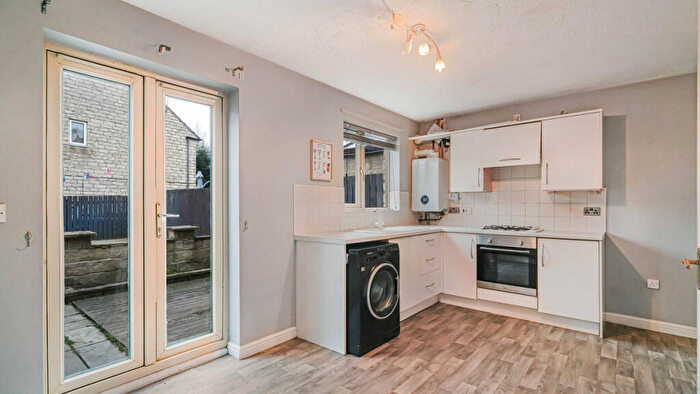 3 Bedroom Semi-Detached House For Sale In Elm Close, Rossington, DN11