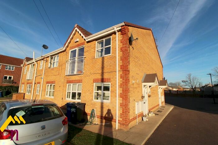 2 Bedroom Town House To Rent In Windsor View, Rossington, Doncaster DN11
