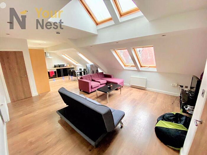 3 Bedroom Flat To Rent In Broomfield Mews, Headingley, Leeds, LS6