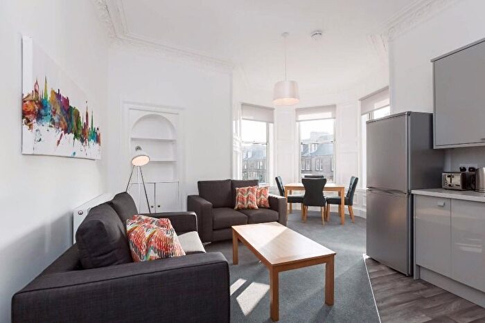 3 Bedroom Flat To Rent In Harrison Gardens, Edinburgh, EH11