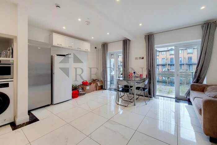 5 Bedroom Detached House To Rent In Lancaster Drive, Isle Of Dogs, E14