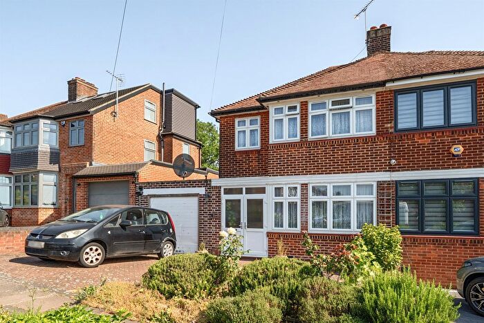 3 Bedroom Semi-detached House For Sale In Lowther Drive, Enfield, EN2