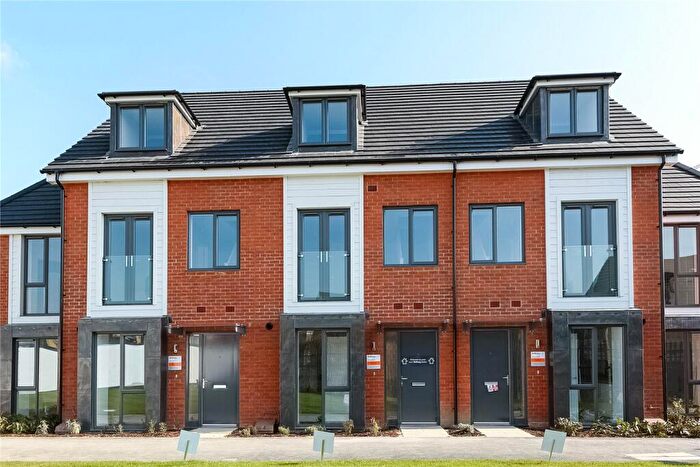 3 Bedroom Town House To Rent In Kennet Walk, Reading, Berkshire, RG1