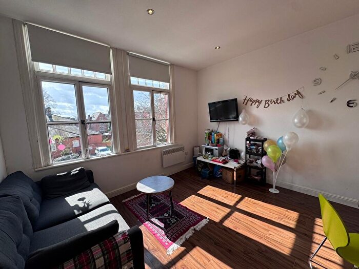 2 Bedroom Apartment To Rent In Hyde Terrace, Leeds, West Yorkshire, LS2