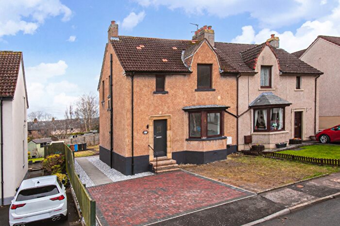 3 Bedroom Semi Detached House To Rent In Back Dykes Terrace, KY15