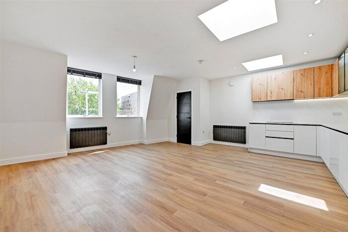 2 Bedroom Flat To Rent In East Street, Bedminster, Bristol, Somerset, BS3