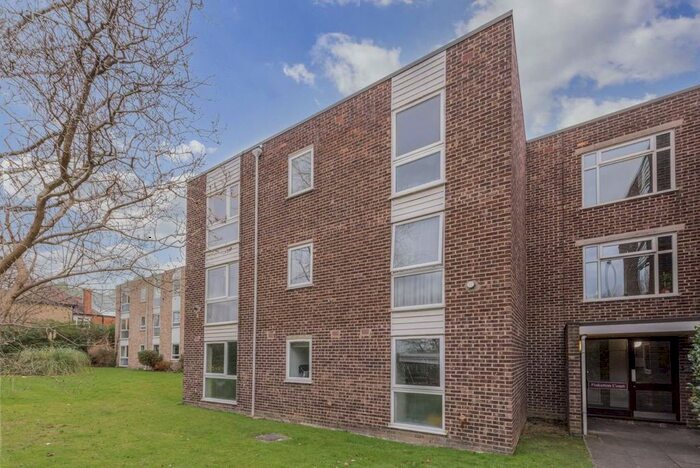 2 Bedroom Flat To Rent In Lambourn Grove, Norbiton, Kingston Upon Thames, KT1