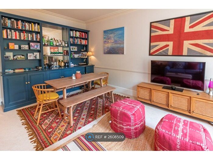 2 Bedroom Flat To Rent In Earls Court Square, London, SW5