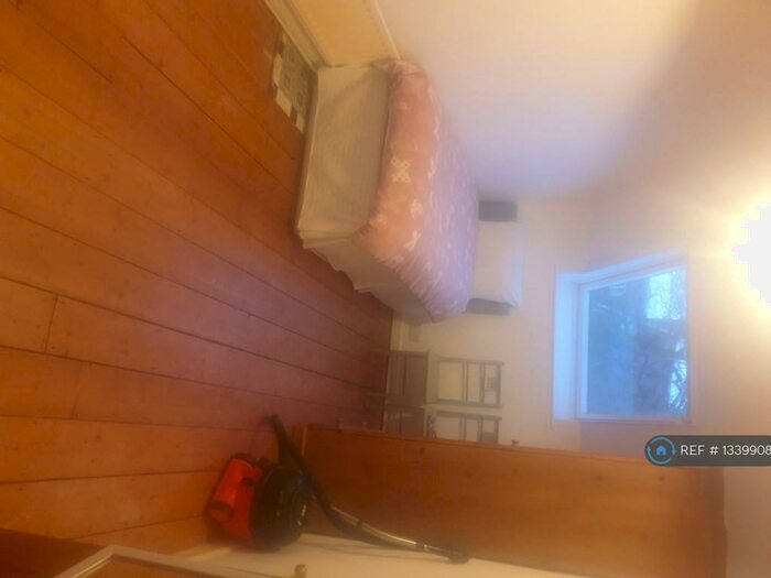 2 Bedroom Flat To Rent In Victoria Park, Weston-Super-Mare, BS23