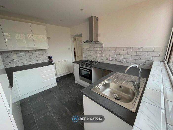 3 Bedroom Detached House To Rent In Priest Walk, Gravesend, DA12