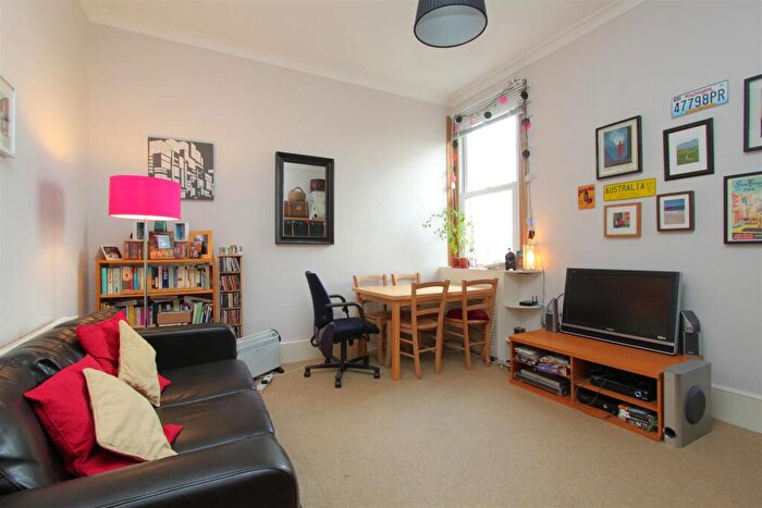 1 Bedroom Apartment To Rent In Balham Park Road, SW12