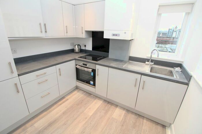 2 Bedroom Maisonette To Rent In Downham Way, Bromley BR1
