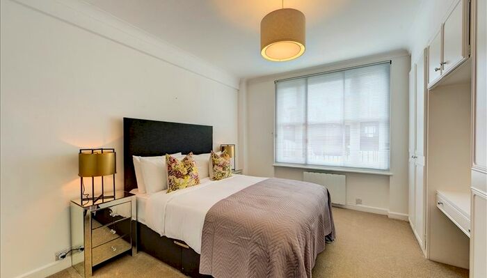 1 Bedroom Flat To Rent In Hill Street, London, W1J