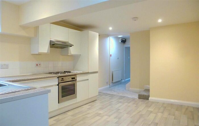 2 Bedroom Flat To Rent In High Street, Taunton, TA1