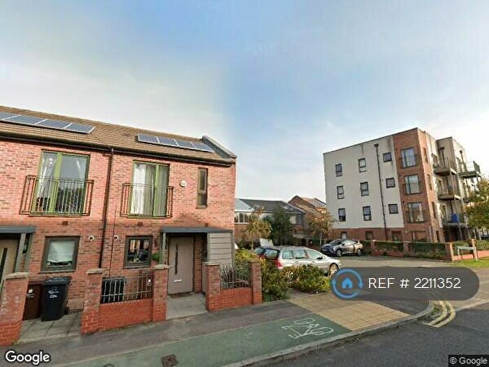2 Bedroom End Of Terrace House To Rent In Ager Avenue, Dagenham, RM8