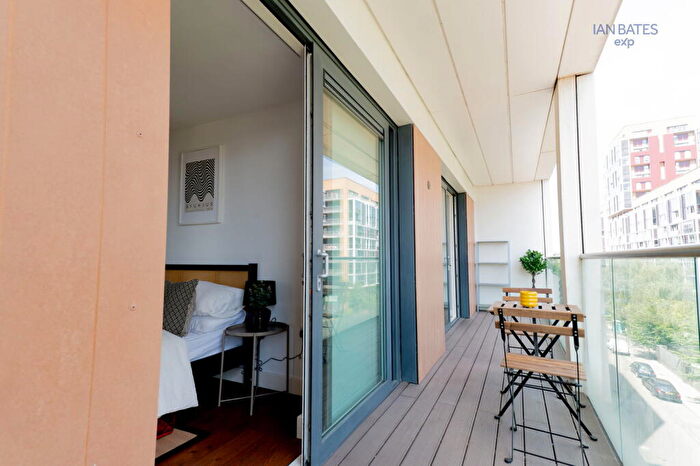1 Bedroom Apartment For Sale In Roseberry Place, London, E8