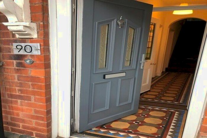 8 Bedroom Property To Rent In Raddlebarn Road, Birmingham, B29