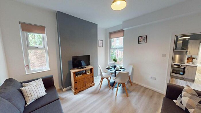 6 Bedroom House To Rent In Queens Road, Beeston, Nottingham, NG9