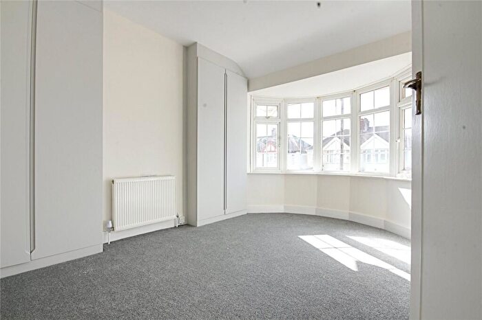 3 Bedroom Semi-Detached House To Rent In Oakfield Gardens, London, N18