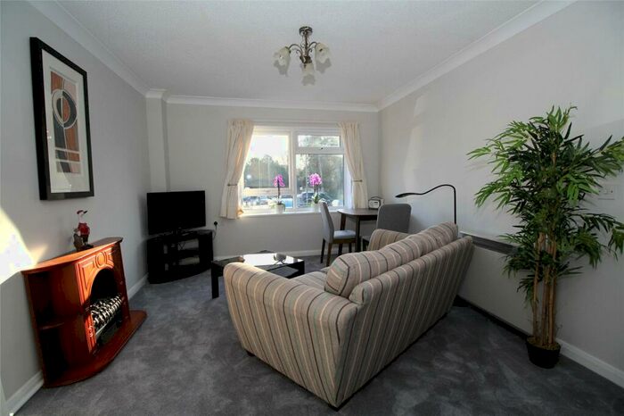 1 Bedroom Apartment For Sale In Market Square, Alton, Hampshire, GU34