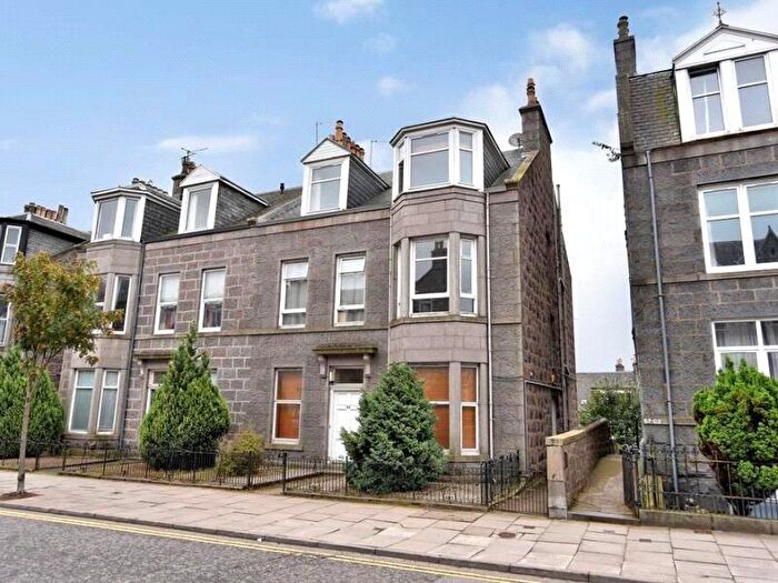 2 Bedroom Flat To Rent In Union Grove, City Centre, Aberdeen, AB10