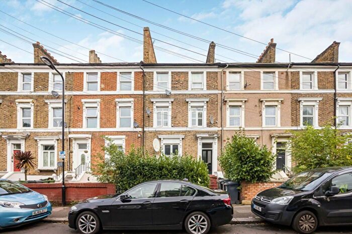 1 Bedroom Flat For Sale In Vicarage Road, London, E10