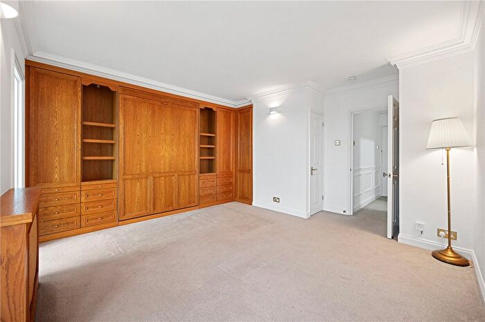 1 Bedroom Flat To Rent In Campden Hill Road, Kensington, London, W8