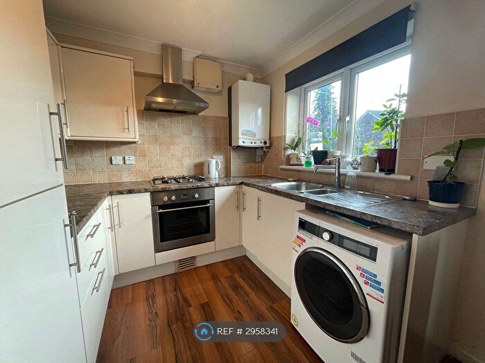 2 Bedroom Flat To Rent In Bina Court, Northwood, HA6